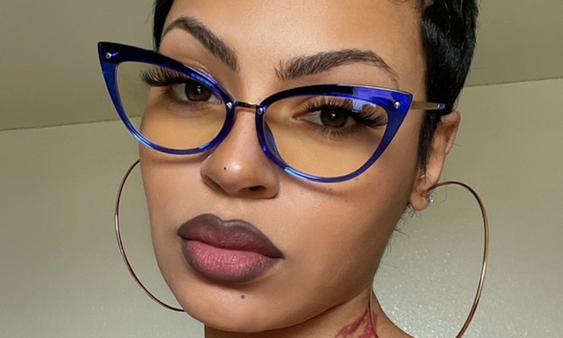 Pakai Kacamata Cat Eyes: Rahasia Tampil Elegan Dan Edgy