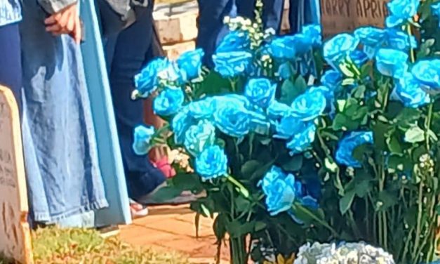 Suasana Haru di Makan Bertepatan Momen Ultah Vidi Aldiano