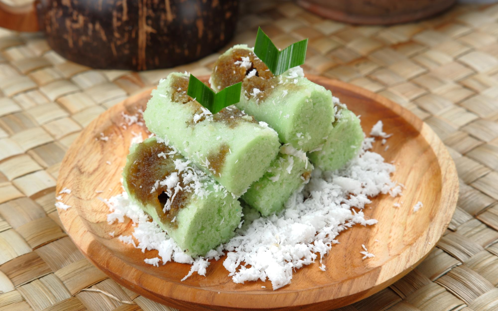 Aroma Nostalgia: Lezatnya Putu Bambu Di Tengah Kota