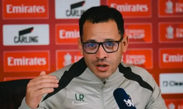Gary Neville Ungkap Alasan Pemecatan Liam Rosenior