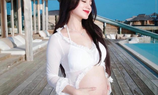 Cinta Dan Laut: Maternity Nanda Arsyinta Di Maldives