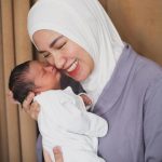 Momen Haru Ochi Rosdiana Sambut Kelahiran Anak Pertama