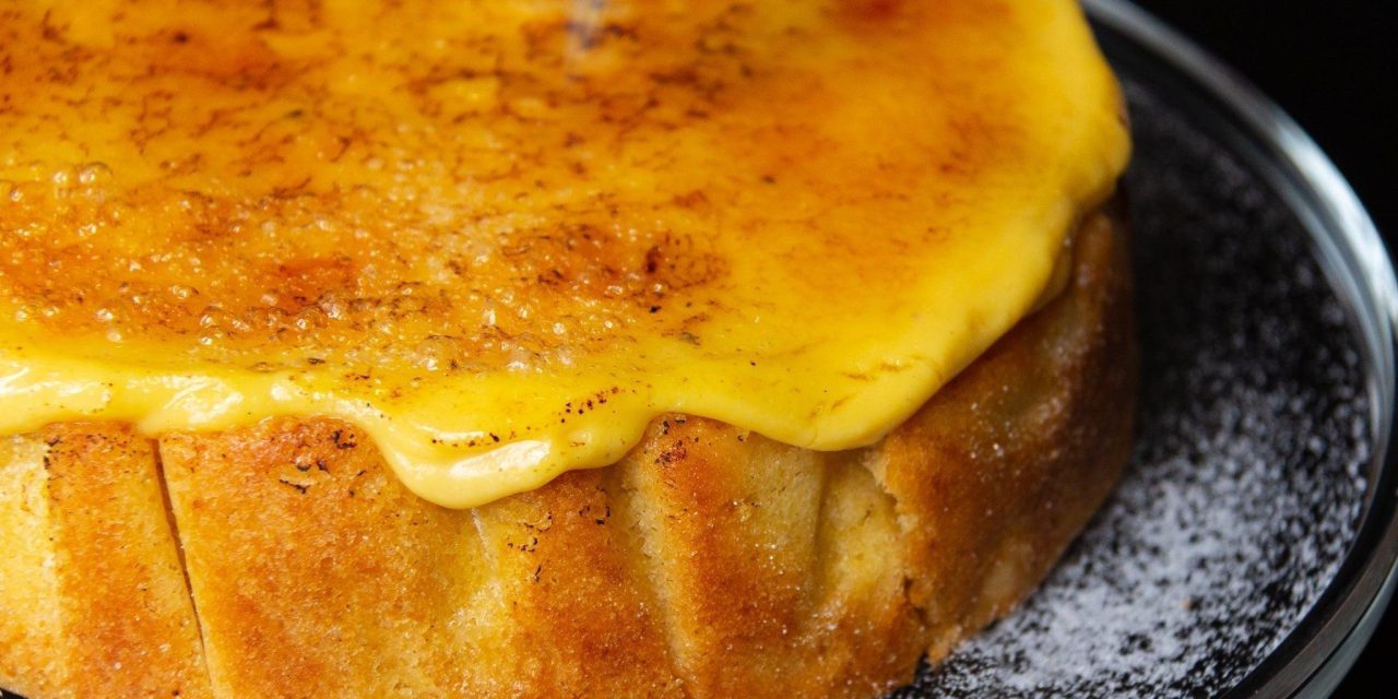 Brulee Cake: Perpaduan Lembut Dan Lapisan Karamel