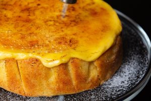 Brulee Cake: Perpaduan Lembut Dan Lapisan Karamel