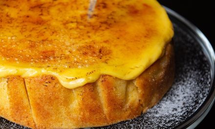 Brulee Cake: Perpaduan Lembut Dan Lapisan Karamel