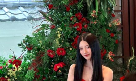 Gaya Feminin Suzy Di Event Hair Care Tuai Banyak Pujian