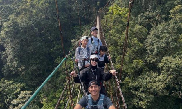 Petualangan Keluarga! Fanny Fabriana Hiking Di Alam Situgunung