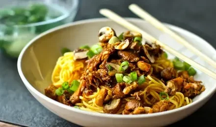 Kuliner Nusantara! Mi Ayam Jamur Dengan Kuah Kaldu Menggoda
