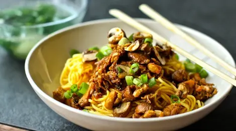 Kuliner Nusantara! Mi Ayam Jamur Dengan Kuah Kaldu Menggoda