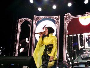 Penuh Kejutan! Potret Syahrini Saat Tampil Energik Di Pestapora